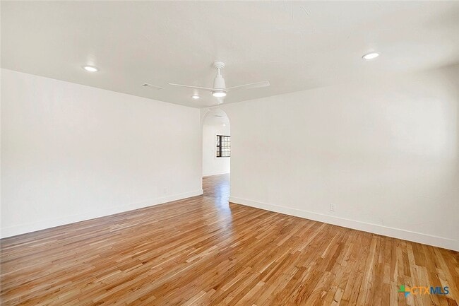 Building Photo - 510 Parkview Blvd