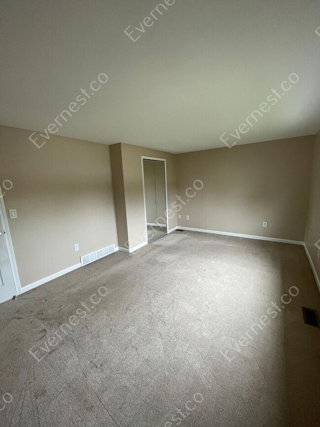 Building Photo - Charming 3 bedroom in Madison Heights / Pe...