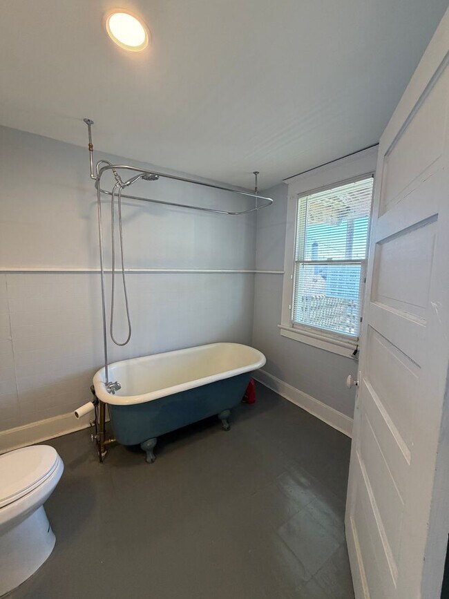 Building Photo - 23 Randall St