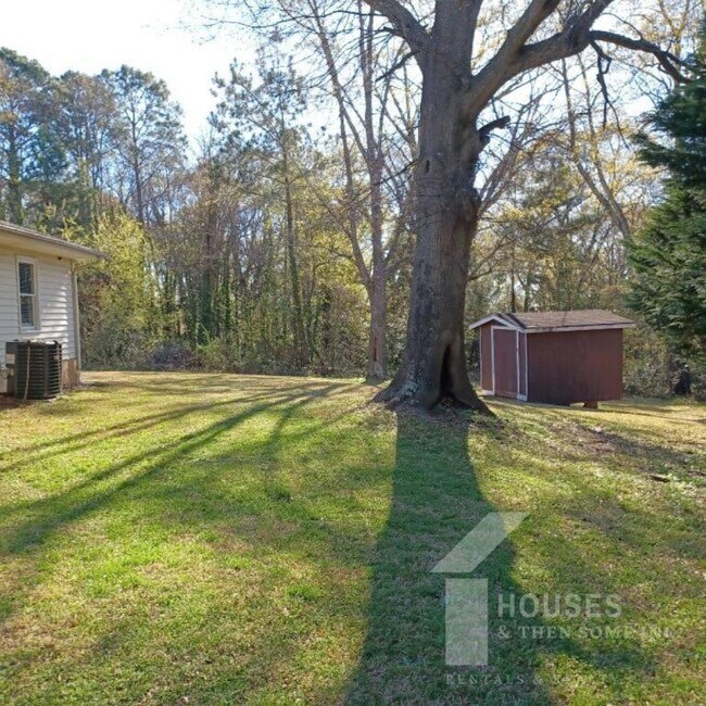 Building Photo - 14 Baggott St