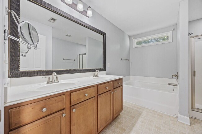 Building Photo - Beautiful 4-Bedroom, 3-Bath House