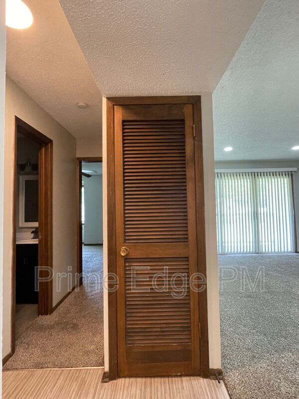 Building Photo - 6235 Holdrege-D11