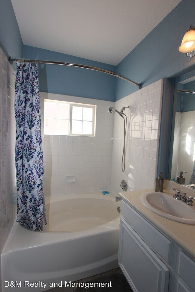 Building Photo - 3 br, 2.5 bath House - 11161 Caminito Arcada
