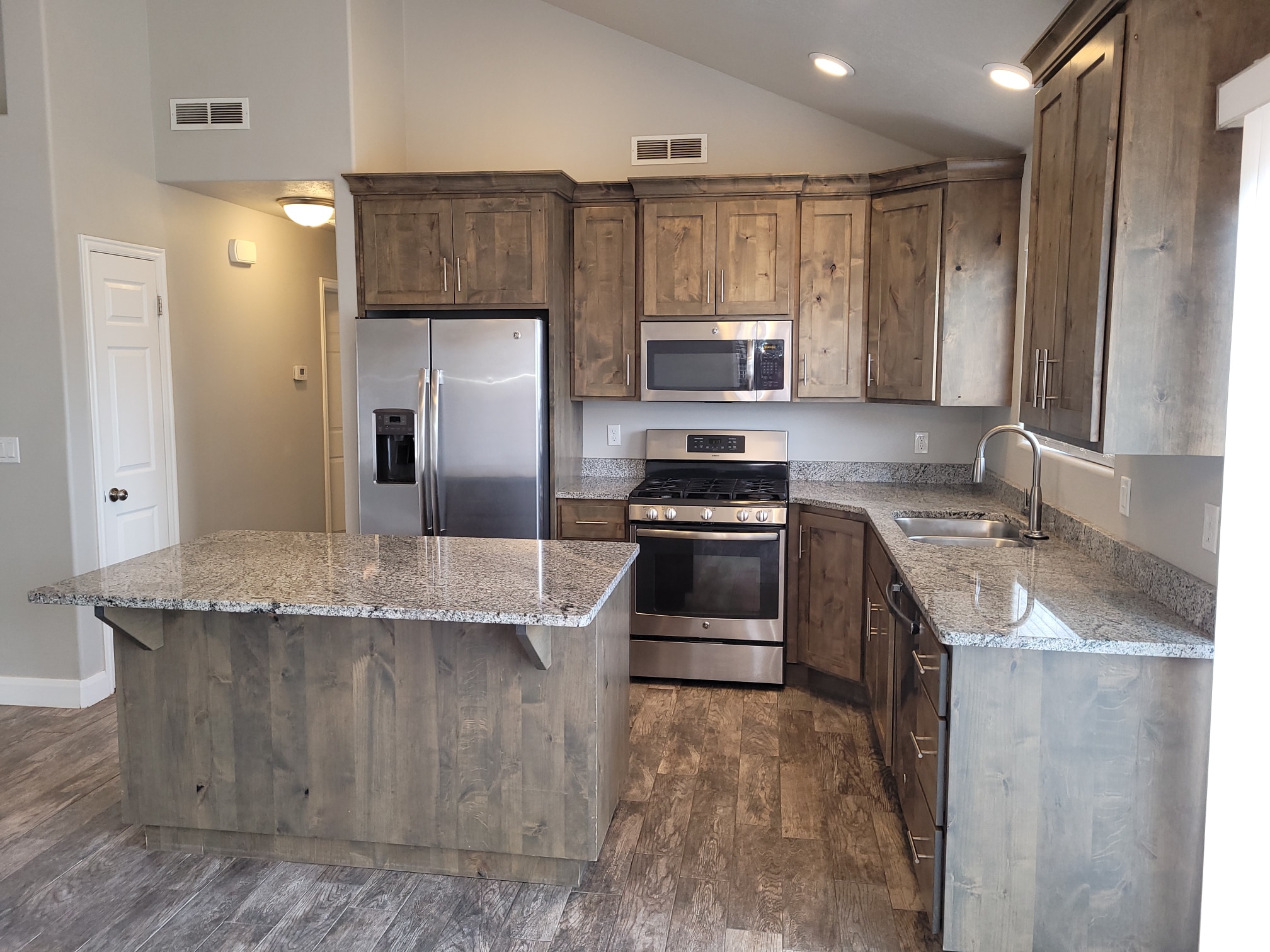 Building Photo - 154 E 200 S