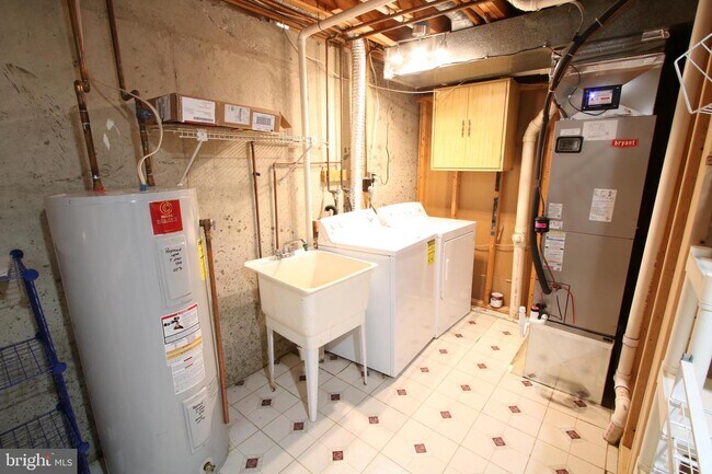 Building Photo - 11021 Outpost Dr