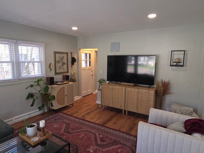 Building Photo - Updated Tosa 2 bedroom townhouse