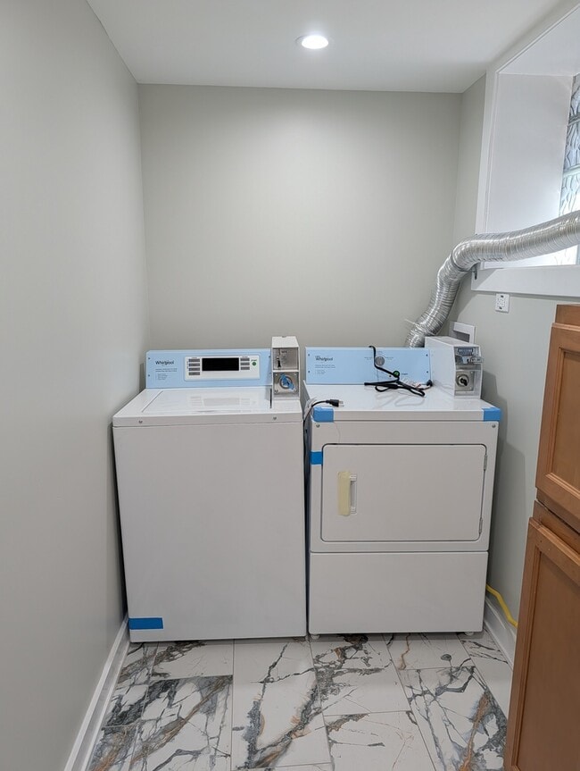 Building Photo - 41 W 14th Pl