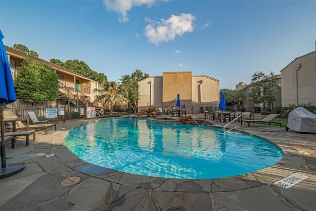 Building Photo - 1100 Augusta Dr