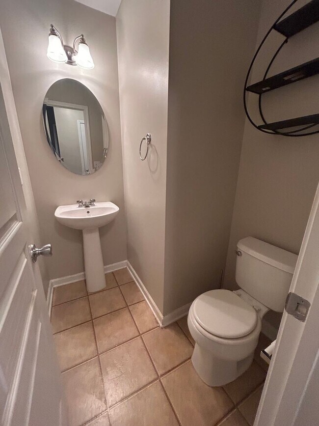 Building Photo - Amazing 3BR Townhome in The Pines at Charleston Park!