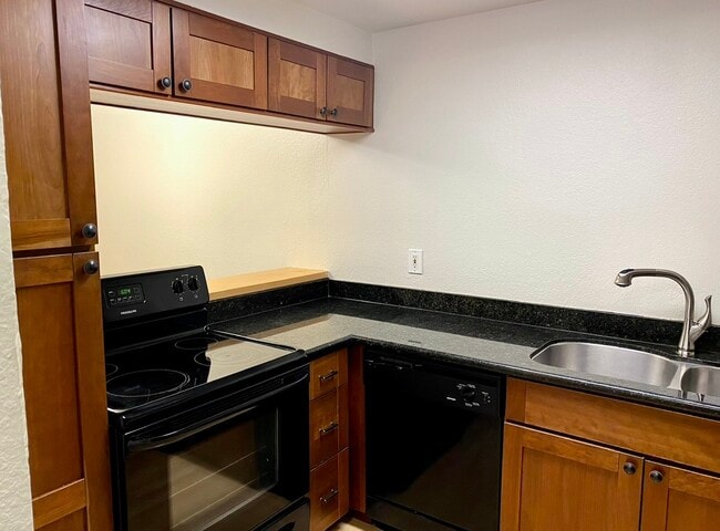 Building Photo - 12736 NE 116th Ln