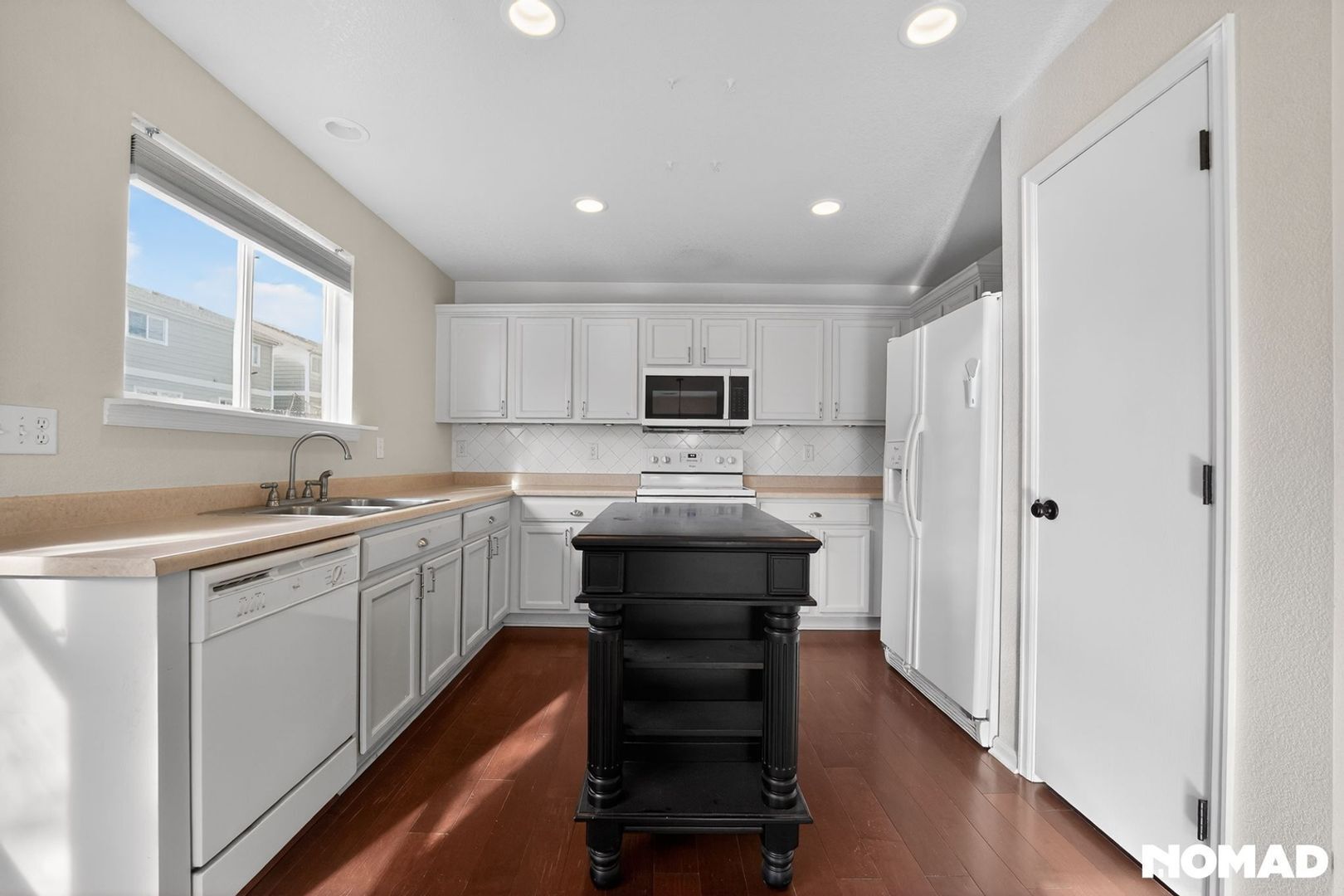 Building Photo - 454 E 77th Pl