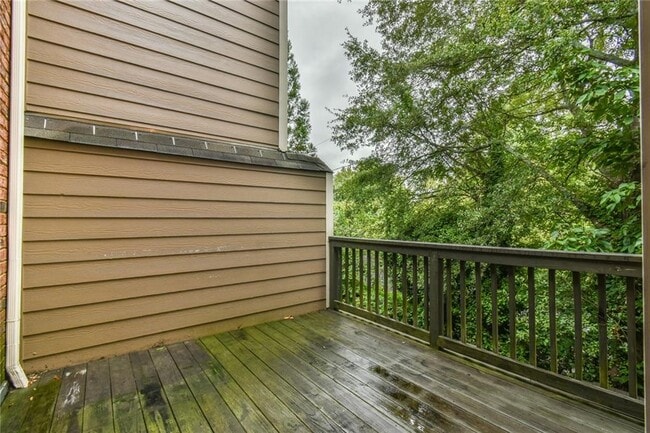 Building Photo - 1518 Woodbridge Way NE