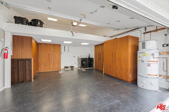 Building Photo - 6789 Shearwater Ln
