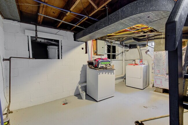 Building Photo - 4610 Rookwood Ave