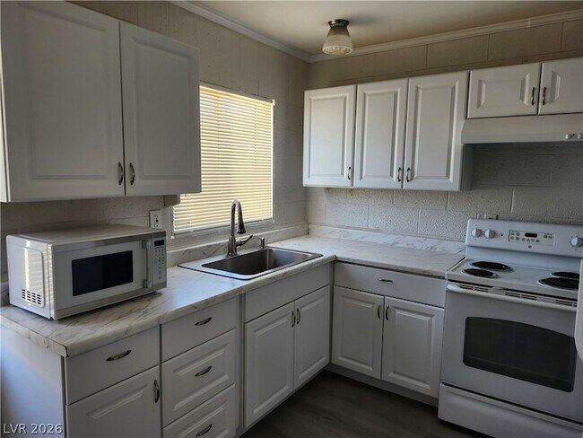 Building Photo - 4624 Evergreen Pl