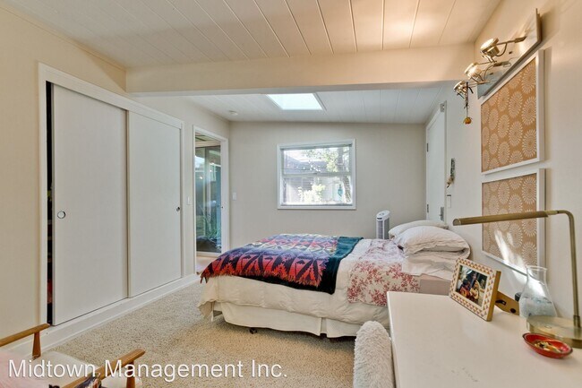Building Photo - 4 br, 3 bath House - 261 Creekside Dr.
