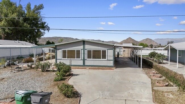 Building Photo - 34830 Lyn Ave