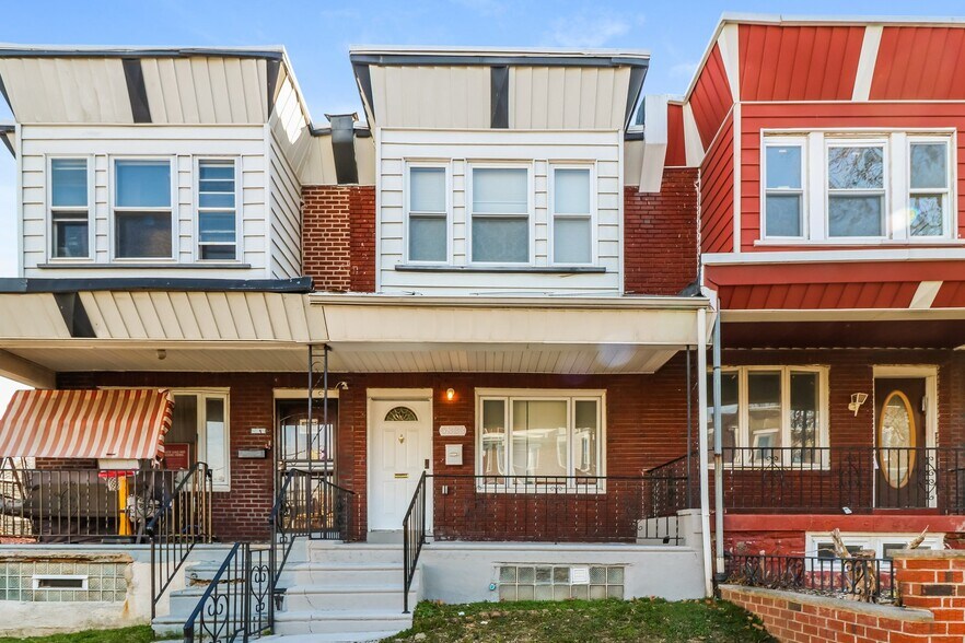 Building Photo - 5833 N Lambert St
