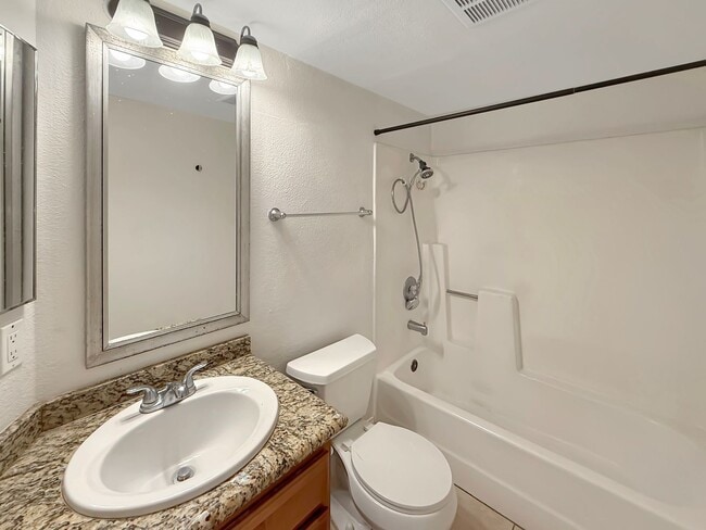 Building Photo - Spacious 3BR/2BA Condo in Rancho San Diego...