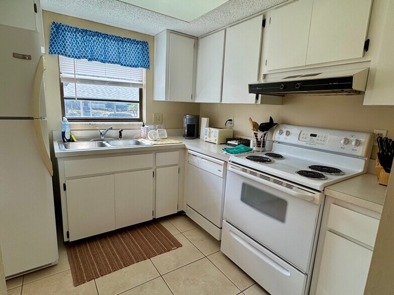 Building Photo - 110 Cypress Pl