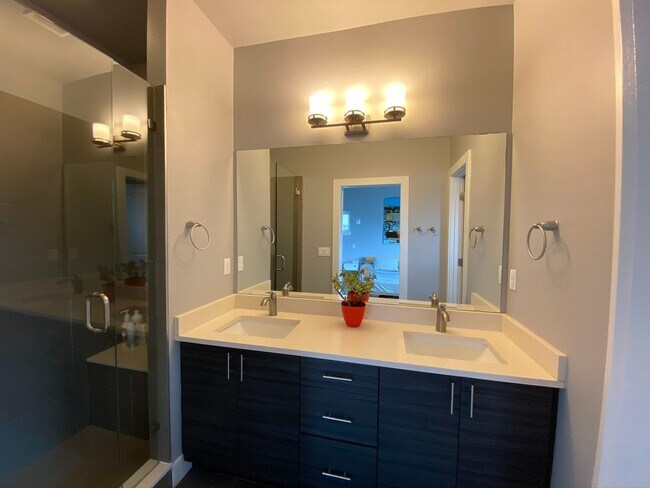 Building Photo - Gorgeous 4B/3.5B North Boulder - Available...