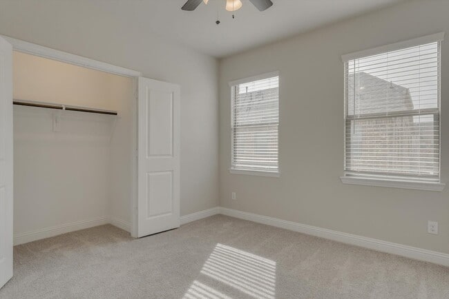 Building Photo - 2225 Apex Dr