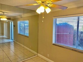 Building Photo - 2124 Sherwood Forest Blvd