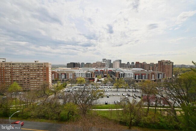Building Photo - 1101 S Arlington Ridge Rd