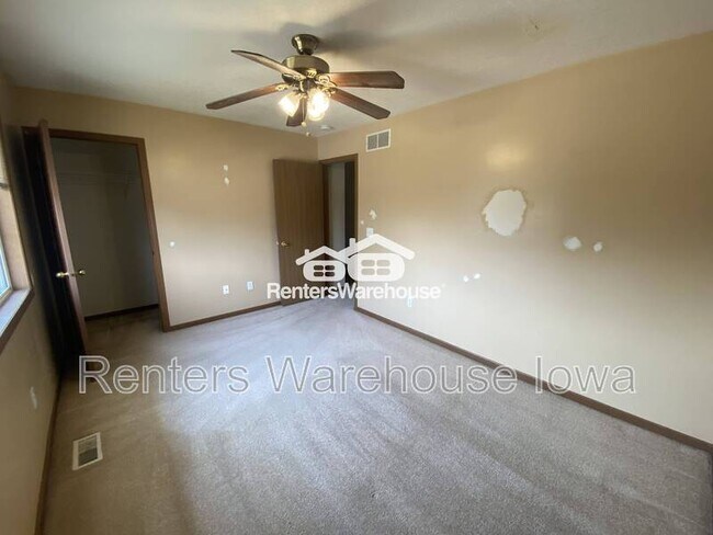 Building Photo - 509 15th St SE