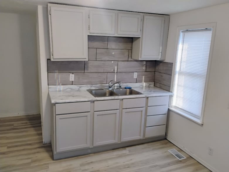 Building Photo - 209 1st Ave