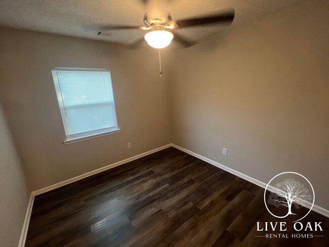Building Photo - 854 Ridgewood Way