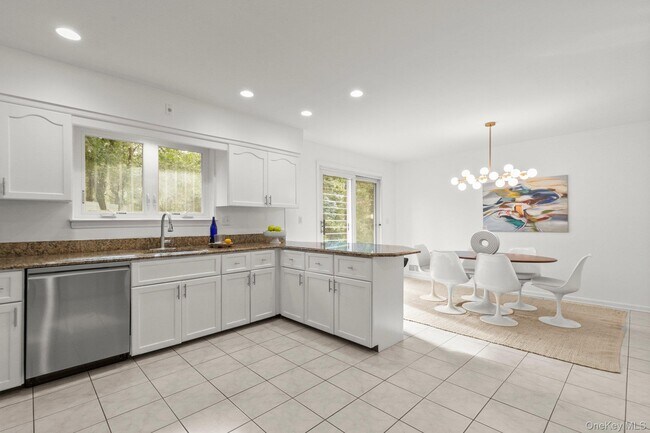 Building Photo - 1341 Pelhamdale Ave