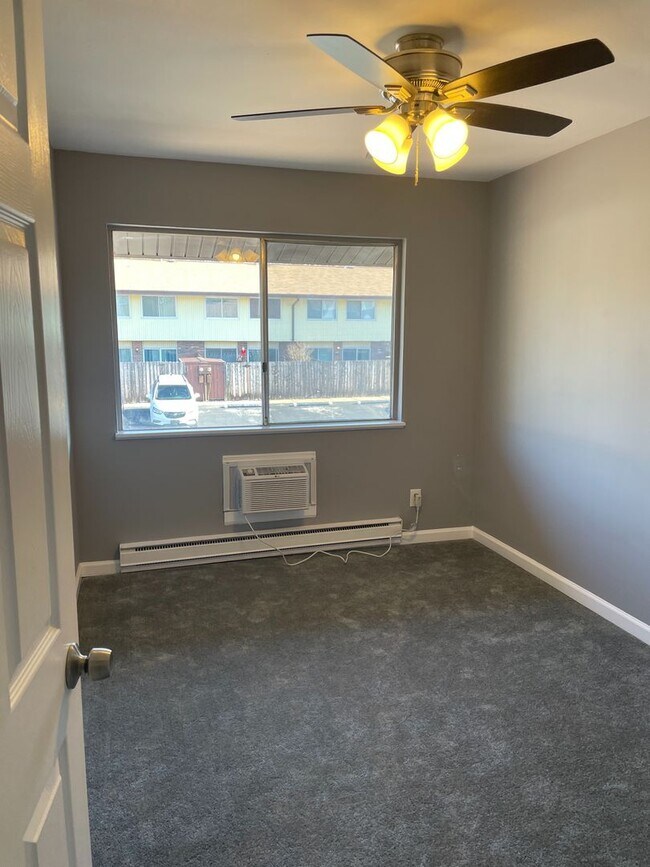 Building Photo - 7340 Hazelcrest Dr