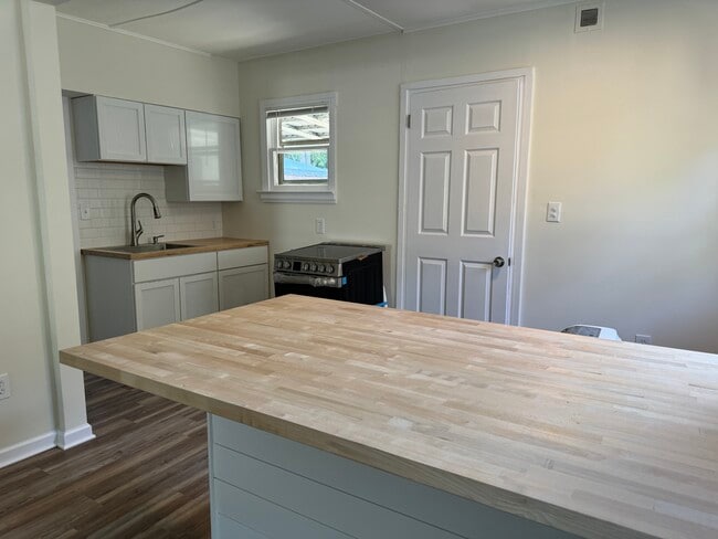 Building Photo - 220 Morton Rd