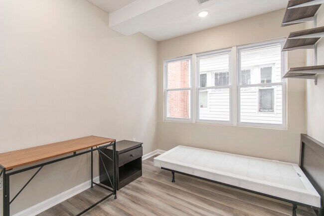 Building Photo - 917 W Duncannon Ave