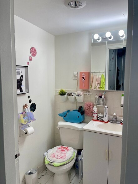 bathroom - 6 Whittier Plz