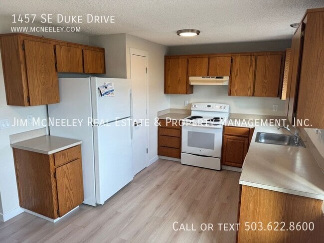 Building Photo - 1457 SE Duke Dr