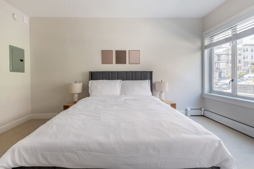 Building Photo - 899 Pine St