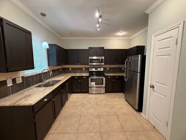 Building Photo - 13123 Burgundy Point