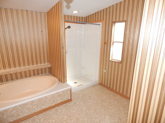 Building Photo - Spacious 3 Bedroom, 2 Bath Double-Wide Mobile Home