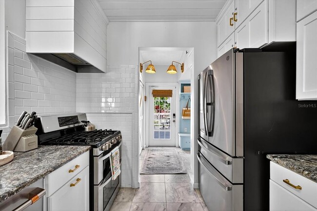 Building Photo - 235 10th Ave NE