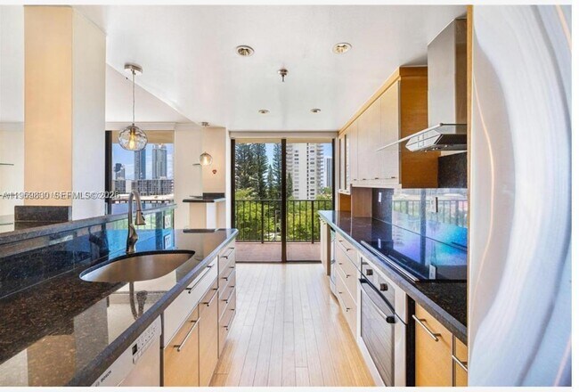 Building Photo - 290 174th St St