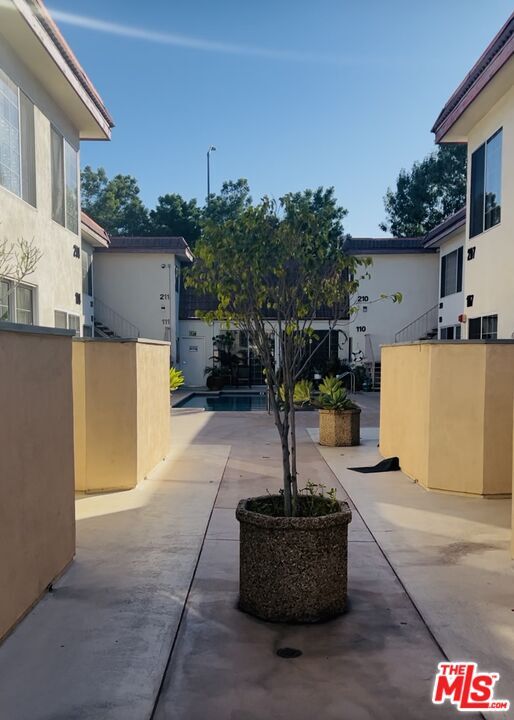 Building Photo - 18640 Collins St