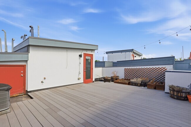 Building Photo - 1295 Osceola St