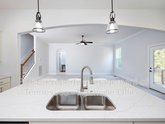 Building Photo - 631 Silva Ln