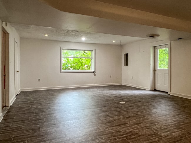 Building Photo - 1411 West Ave