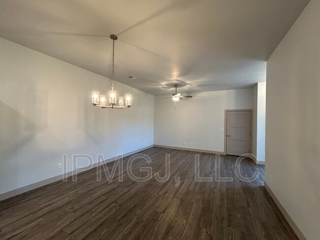 Building Photo - 581 W Indian Creek Dr