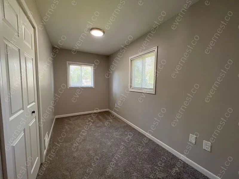 Building Photo - 76 W Strathmore Ave