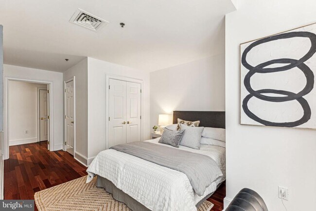 Building Photo - 1500 Chestnut St