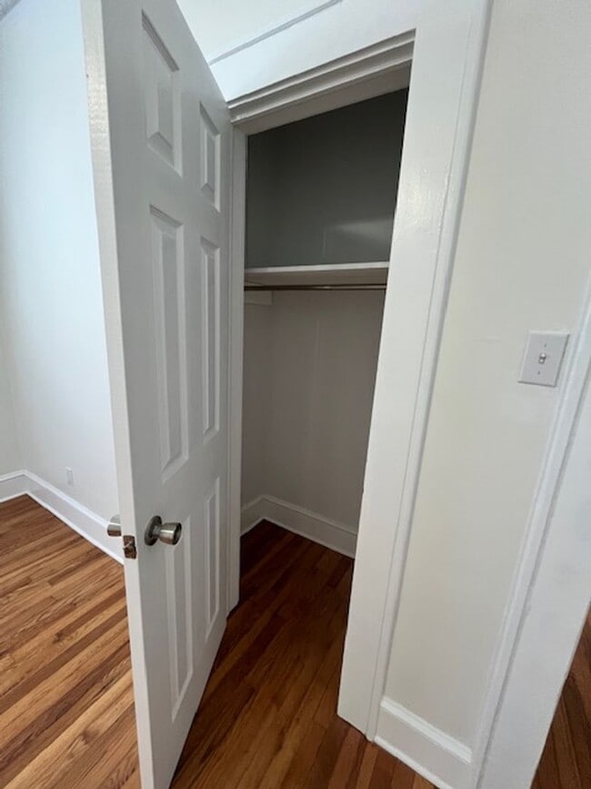 Building Photo - Newly-RENOVATED 2/2 House in a prime location!